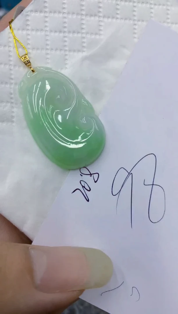 翡翠18K金镶嵌颈饰11111111111