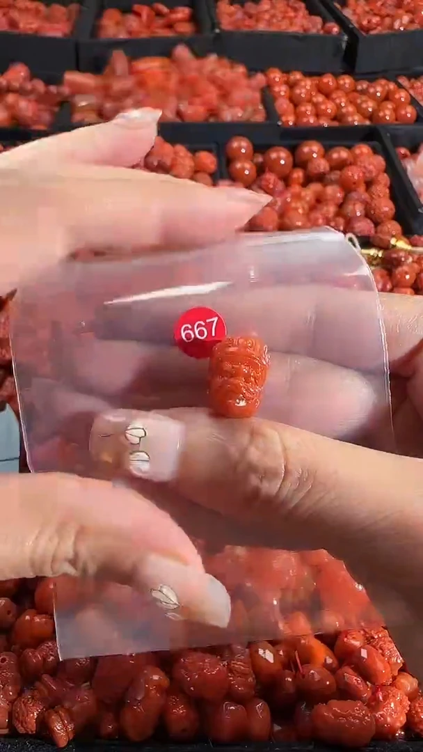 颈饰未镶嵌南红玛瑙1