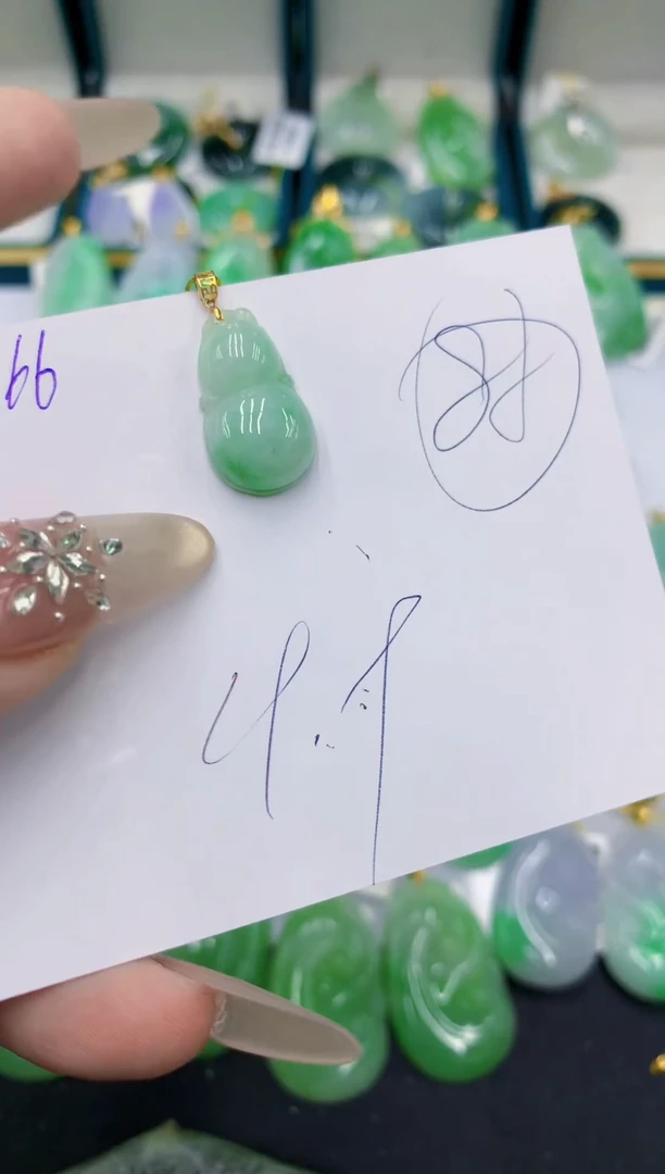 翡翠18K金镶嵌颈饰田*连1111111111111111