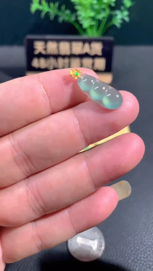 翡翠18K金镶嵌颈饰翡翠