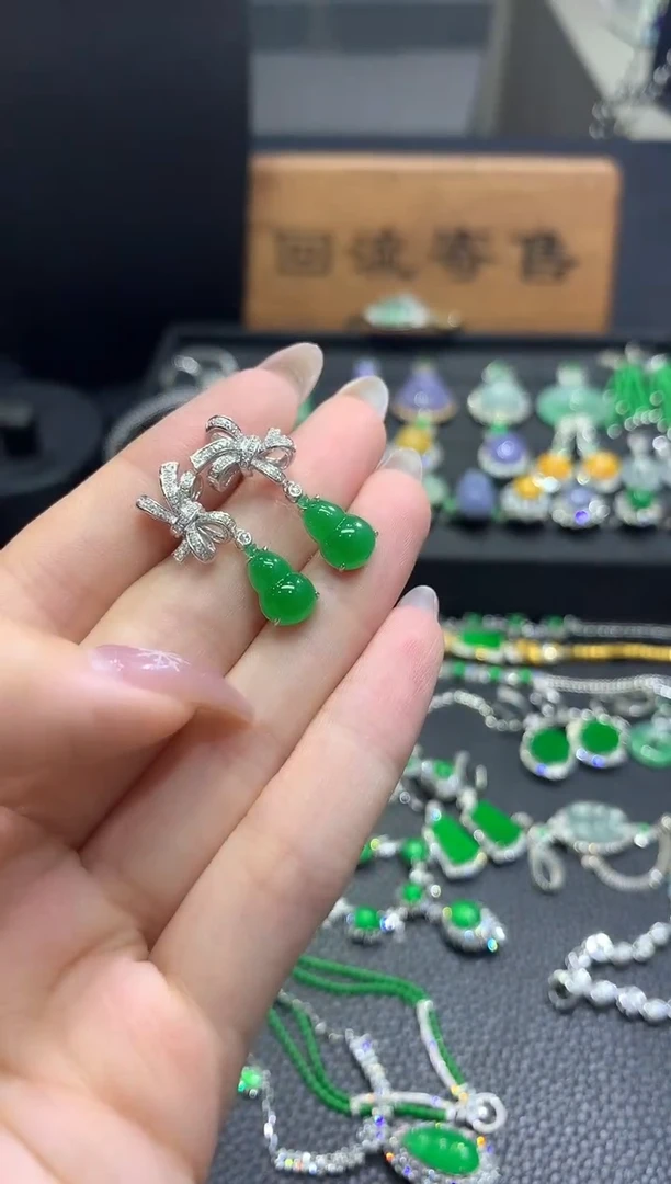 18K金镶嵌翡翠耳饰33