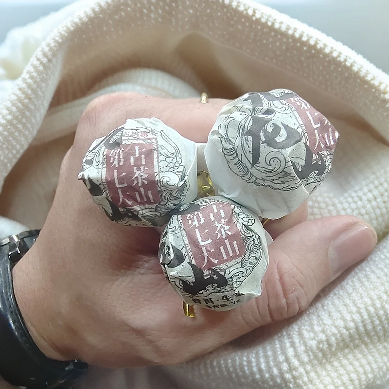 2023年九龙山第七大古茶山古树挑采普洱生茶龙珠F4号