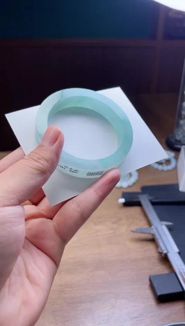 未镶嵌手镯定制翡翠恩****8定制