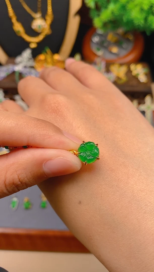 【闪购商品】翡翠吊坠(不含链)银S925镶嵌花花吊坠