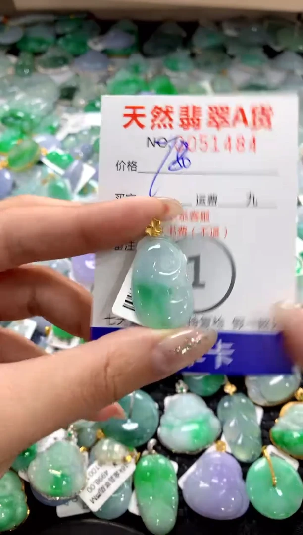 颈饰18K金镶嵌翡翠1111111111111111