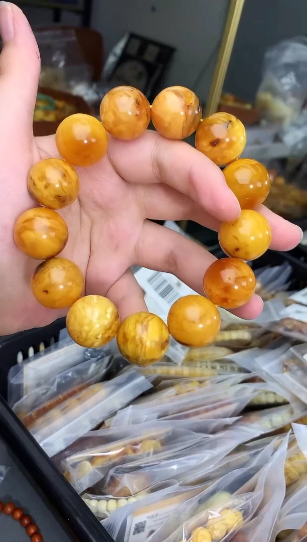 未镶嵌琥珀珠宝奇石100