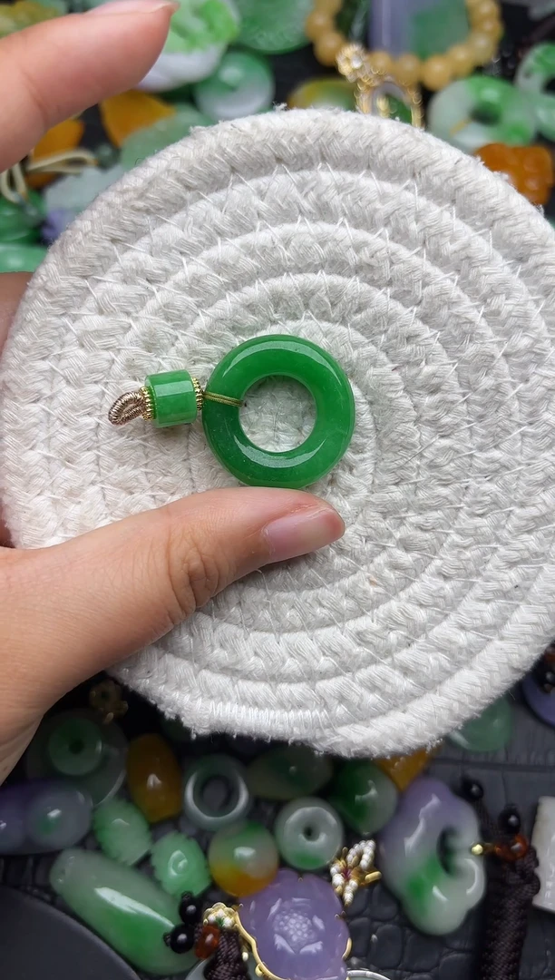 颈饰未镶嵌翡翠缅甸翡翠吊坠