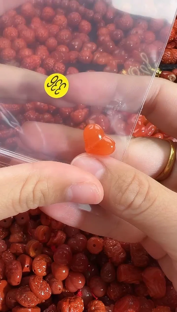 颈饰未镶嵌南红玛瑙1