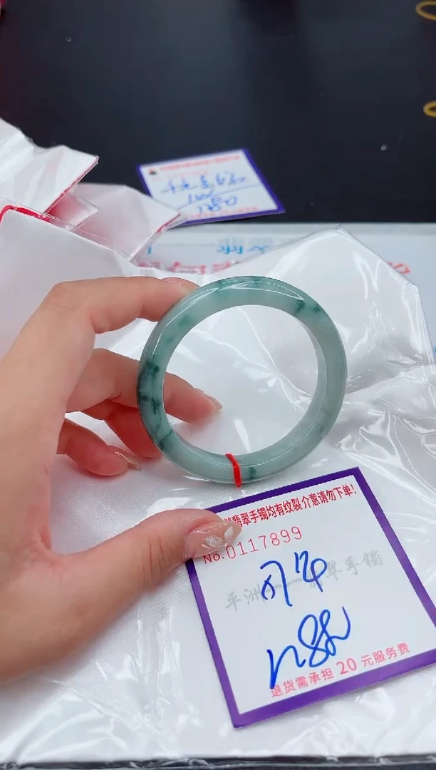 翡翠手镯未镶嵌1