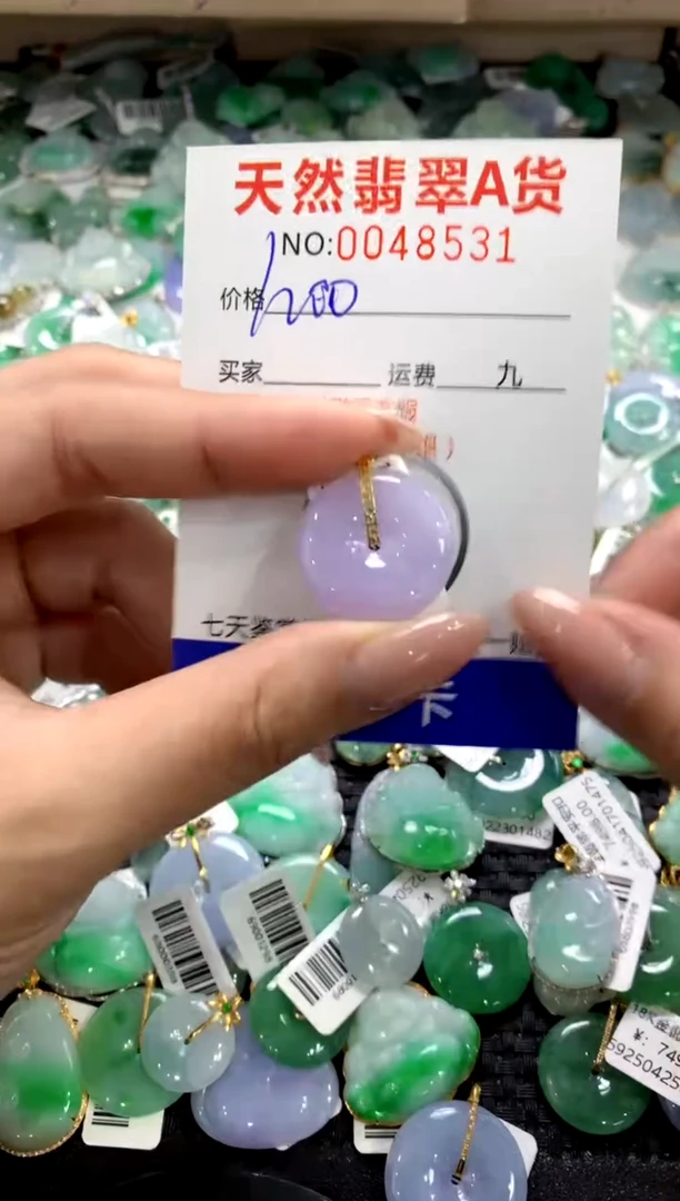 颈饰18K金镶嵌翡翠1111111111111111