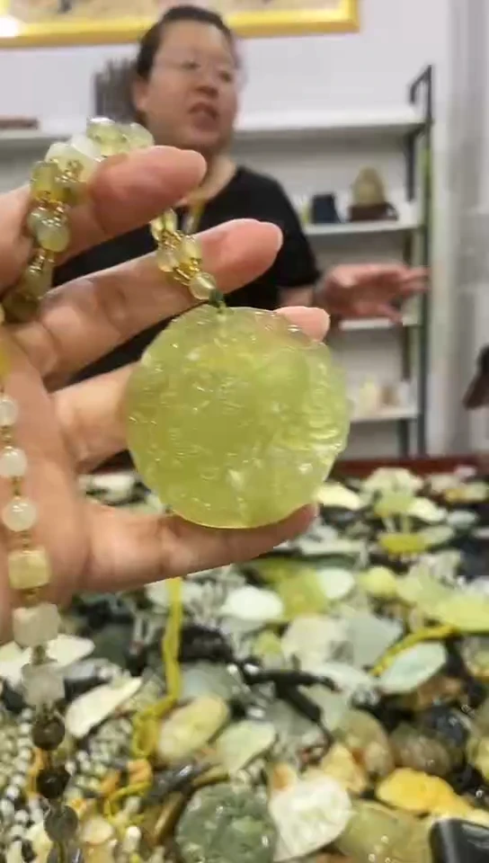 岫玉未镶嵌吊坠