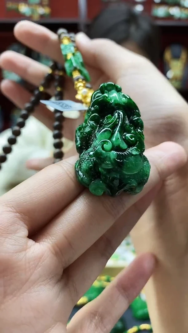 颈饰未镶嵌翡翠吊坠