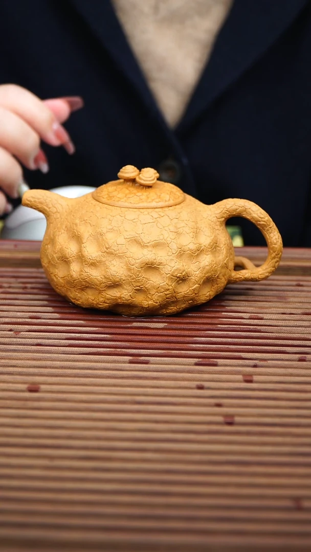 【闪购商品】紫砂茶壶01 黄金段泥 供春 300ml