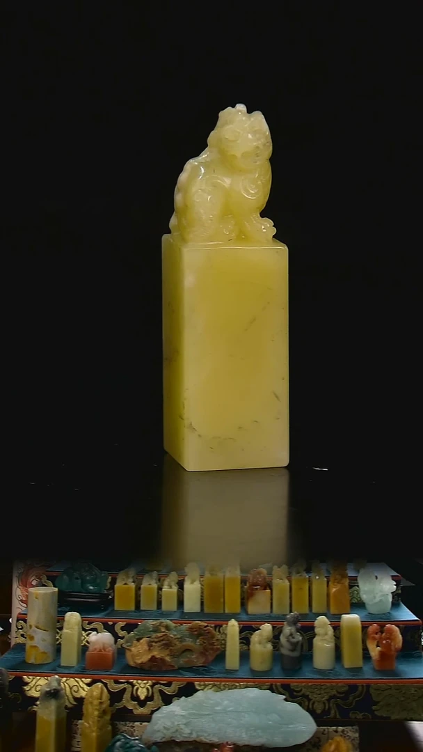 青田石灯光冻瑞兽章1.4*1.4*4.9