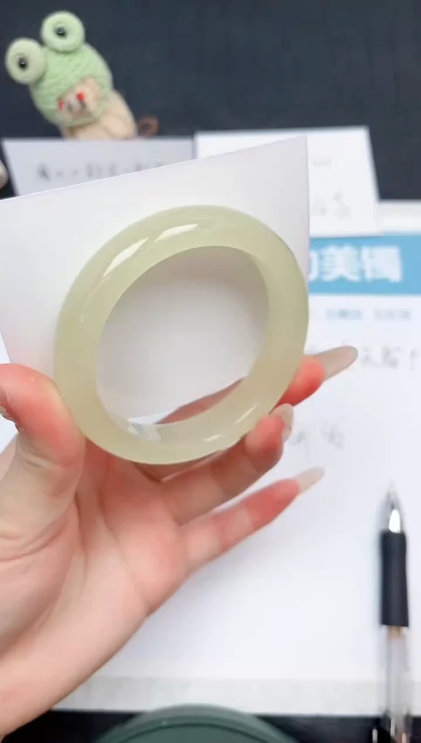 【闪购商品】石英质玉手镯未镶嵌74-56
