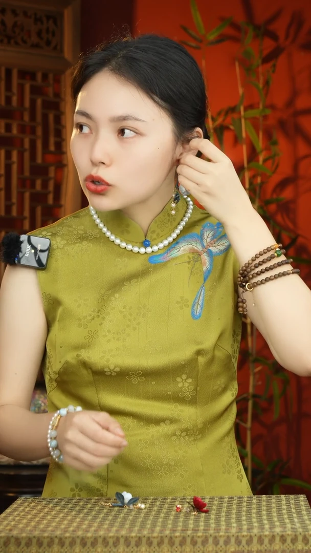 刺绣主播同款旗袍定制链接明天客服联系