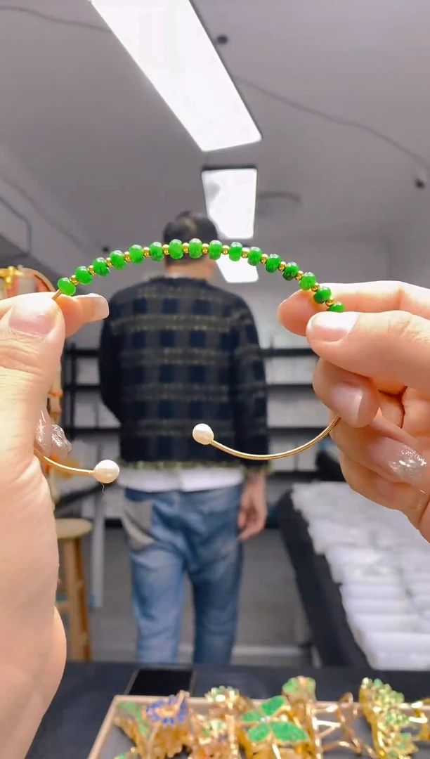 【闪购商品】翡翠耳饰合金44翡翠手镯