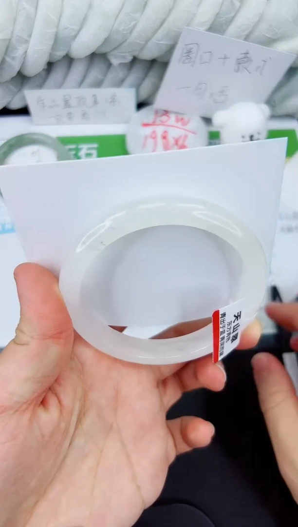 【闪购商品】石英质玉手镯未镶嵌560-61.1