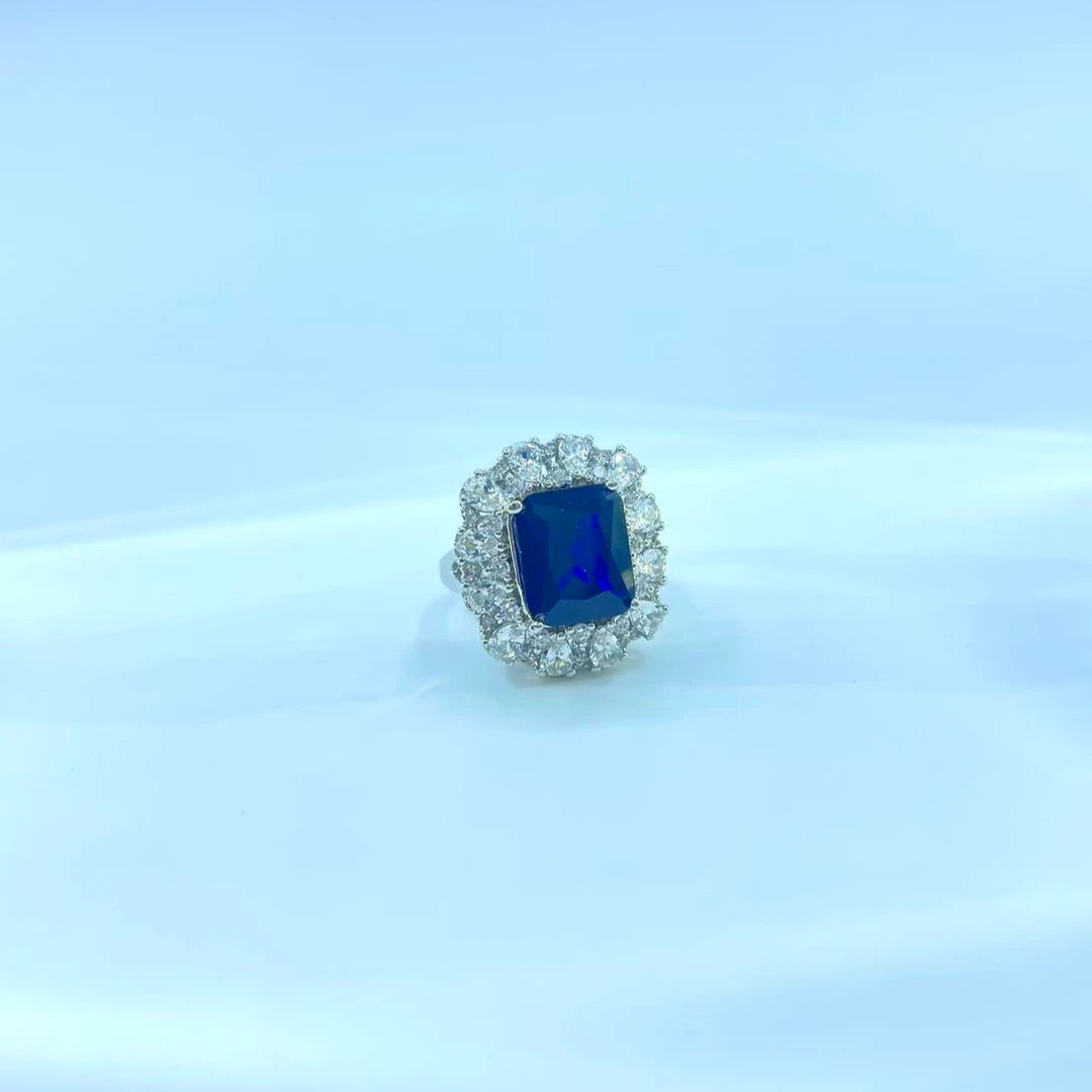 蓝宝石深海凝钻戒