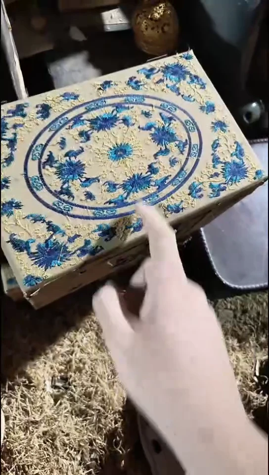 香榧木香榧木（1个开封卡其色圆圈长方形大盒子