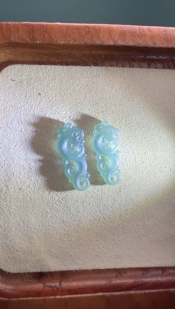 未镶嵌定制翡翠软****?龙勾