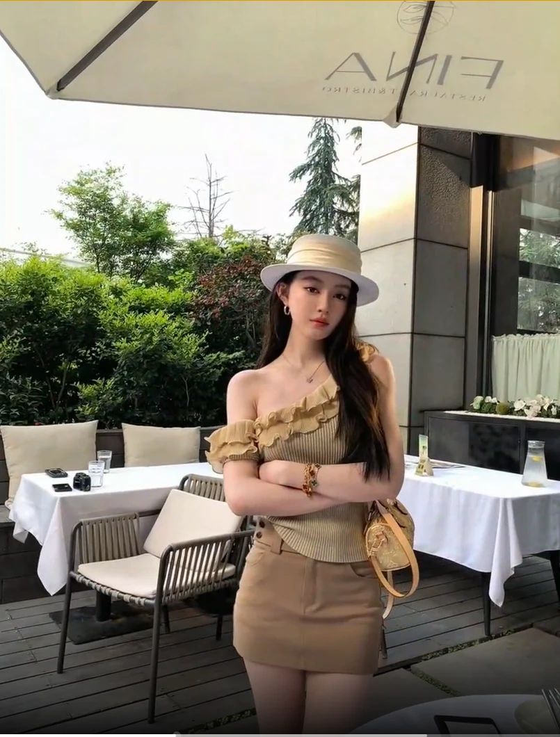 2025夏季新款法式别致荷叶边领小香风针织背心配高腰半身裙两件套