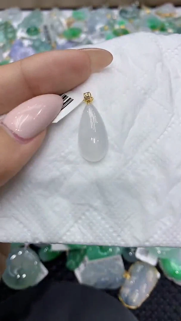 颈饰18K金镶嵌翡翠111111111111