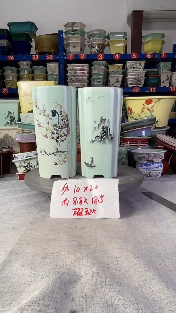 709瑕疵两只签筒