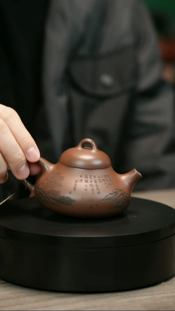 茶壶紫砂逆****盘H1602赵信军山水刻绘容天