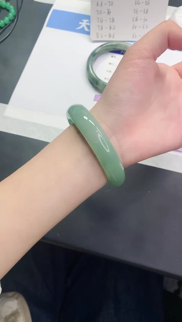 【闪购商品】石英质玉手镯未镶嵌T43-57+