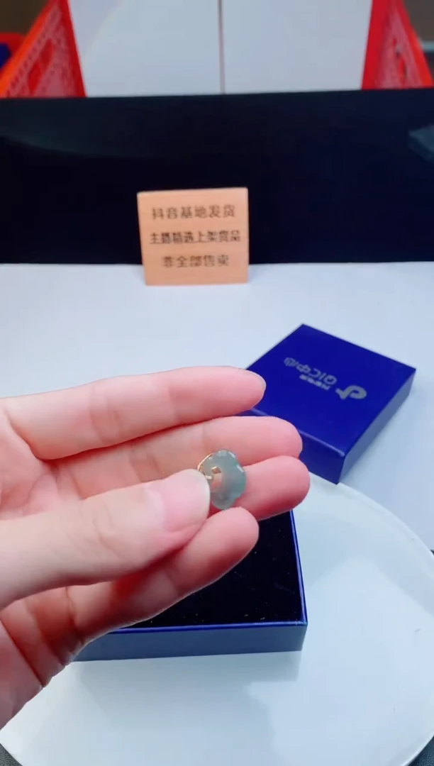 颈饰未镶嵌翡翠  ·