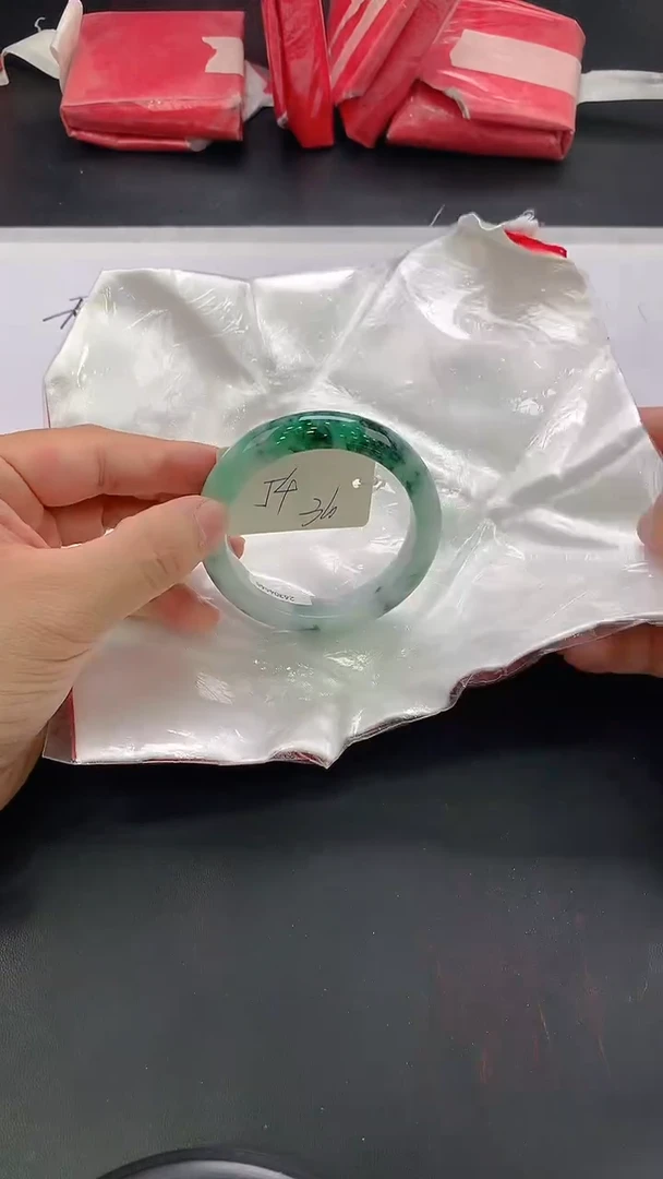 翡翠手镯未镶嵌104