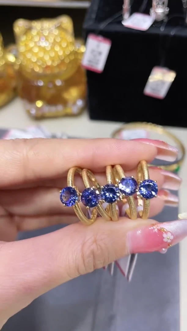 18K金镶嵌坦桑石戒指 多样性发其一