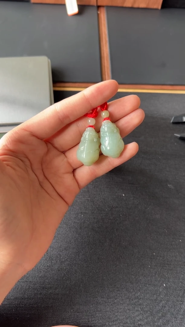 【闪购商品】和田玉吊坠(赠链)未镶嵌且末微色差多样性发货拍一发一