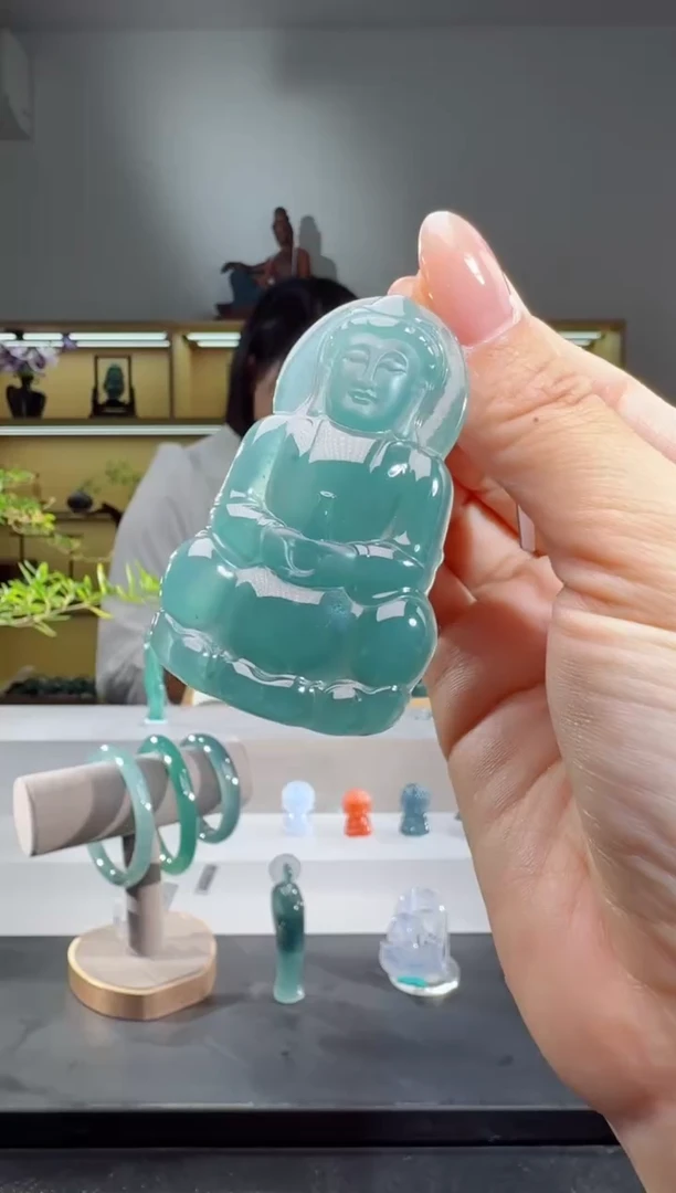 吊坠(赠链)未镶嵌翡翠观音（多样性发其一）