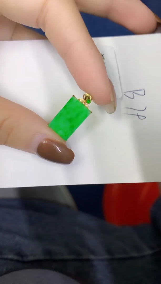 颈饰18K金镶嵌翡翠缅甸天然翡翠A货