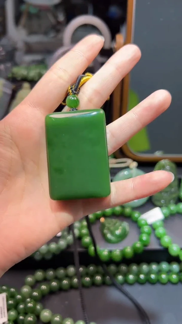 和田玉（碧玉）未镶嵌颈饰1