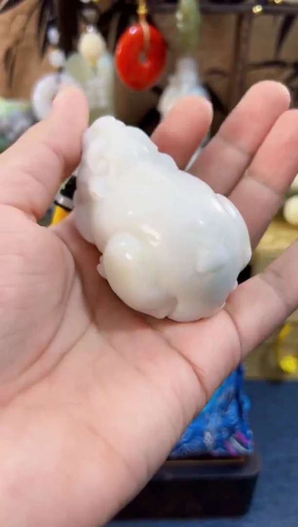 未镶嵌挂件蓝田玉（蛇纹石化大理石玉）蓝田 貔貅把件