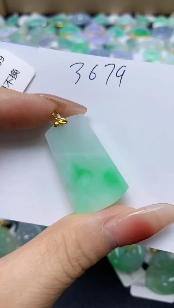 翡翠18K金镶嵌颈饰 天然缅甸翡翠A货