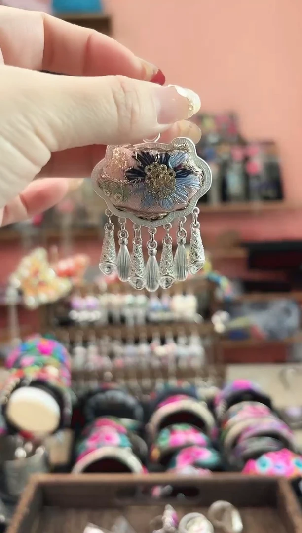 织绣艺艺枝独绣手工饰品5