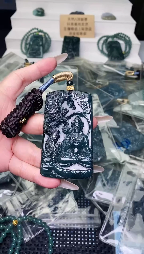 颈饰未镶嵌翡翠