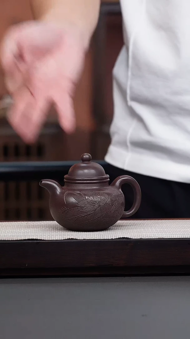 茶壶紫砂老紫泥刻绘蜻蜓掇球