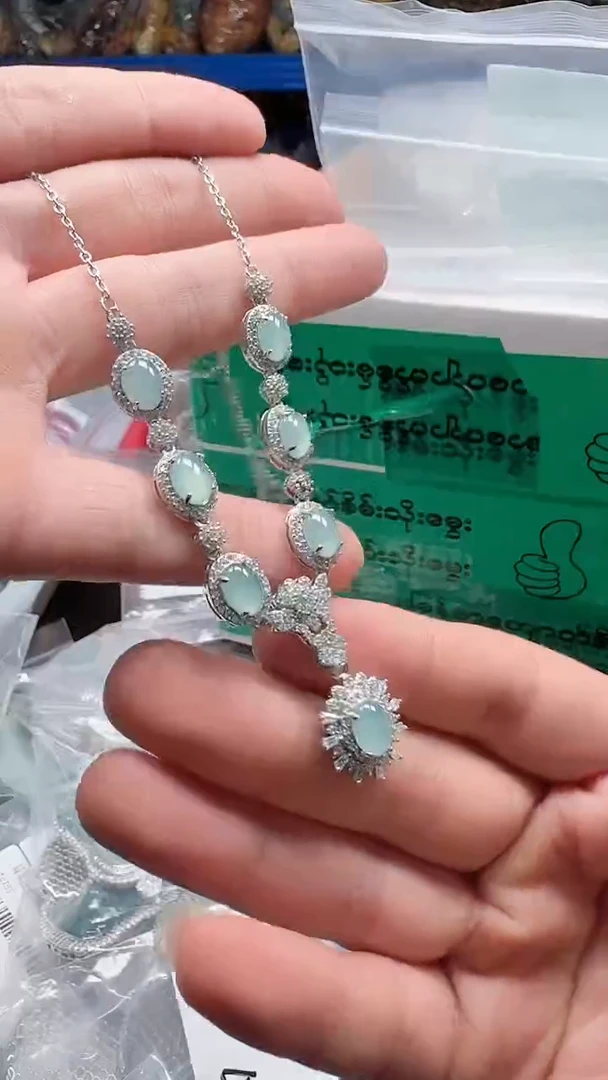 翡翠未镶嵌颈饰042