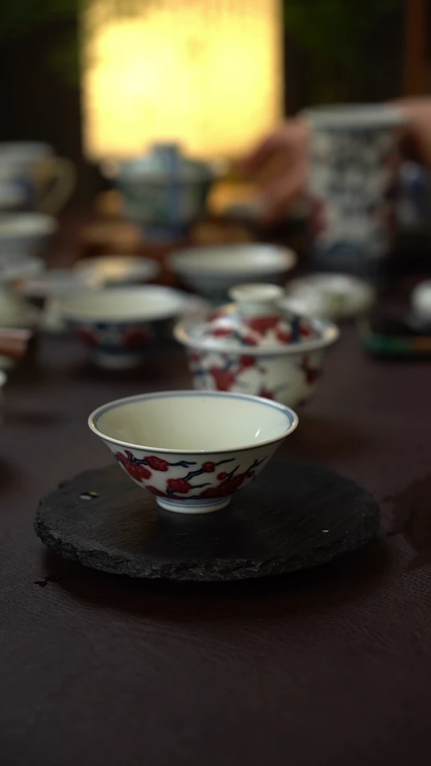 57号景德镇全手工手绘青花釉里红梅花斗笠杯