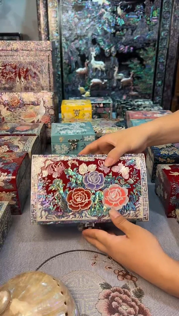 红底绒布底·弘贝雅螺钿漆器文化馆