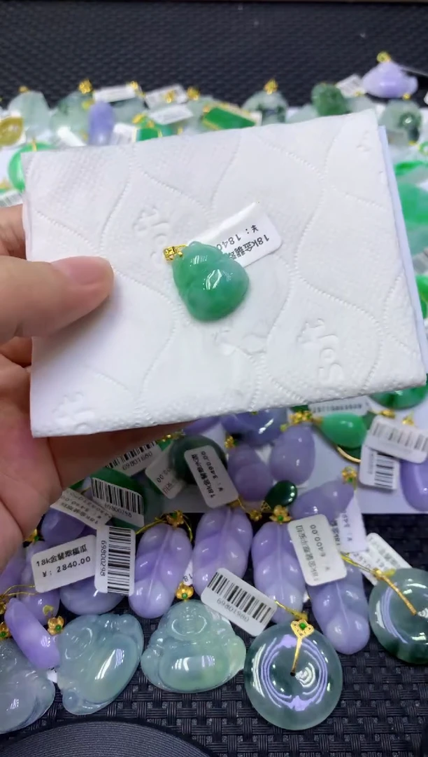颈饰18K金镶嵌翡翠天然缅甸翡翠A货