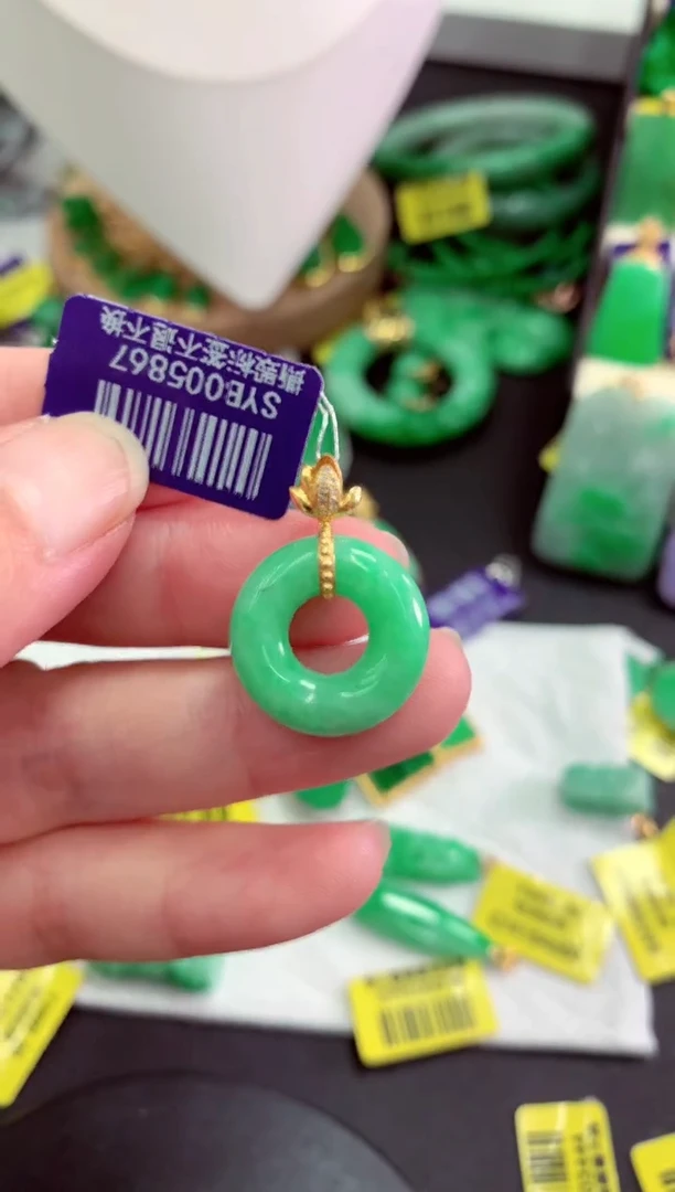 颈饰未镶嵌翡翠挂件
