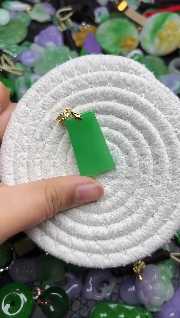 颈饰未镶嵌翡翠缅甸翡翠吊坠