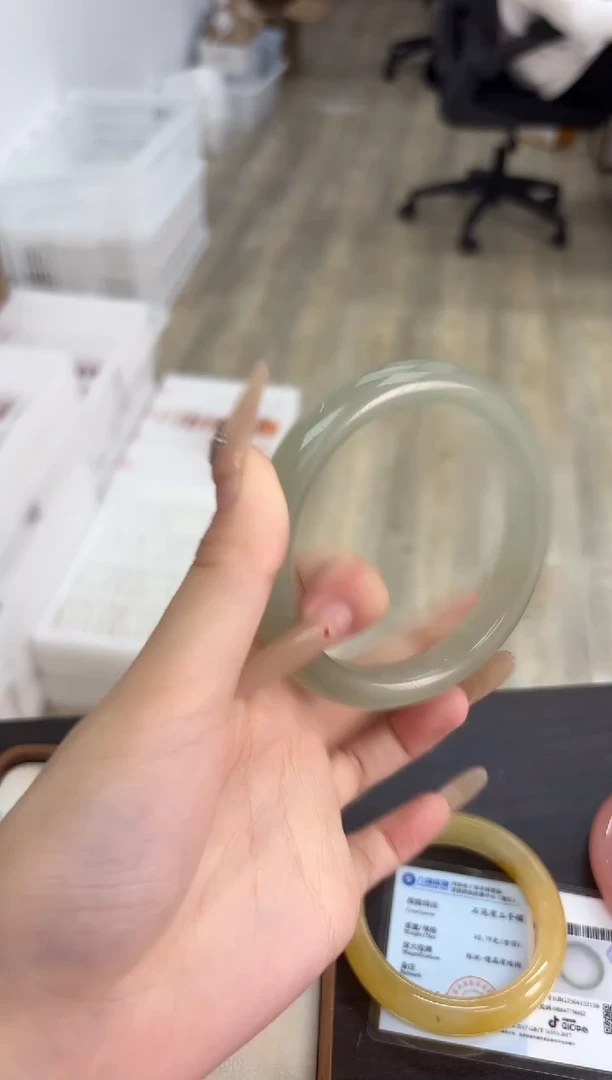 未镶嵌手镯石英质玉127-60D