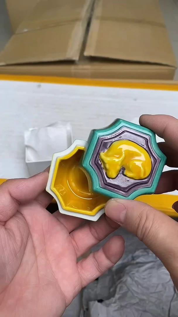 日瓷回流香盒一个